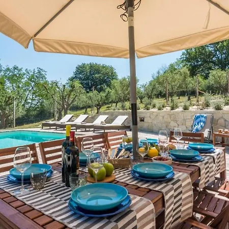 Malu Villa Massa Fermana