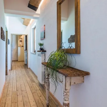 Malu Villa Massa Fermana